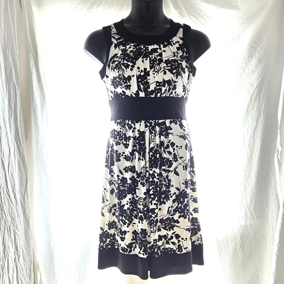 Jones Wear Dresses & Skirts - Adorable Dress